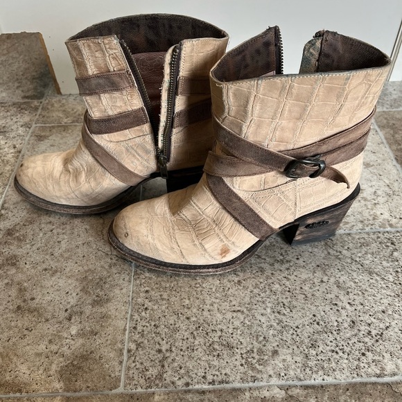 Miss Macie Sedona Round Bone - Picture 1 of 4